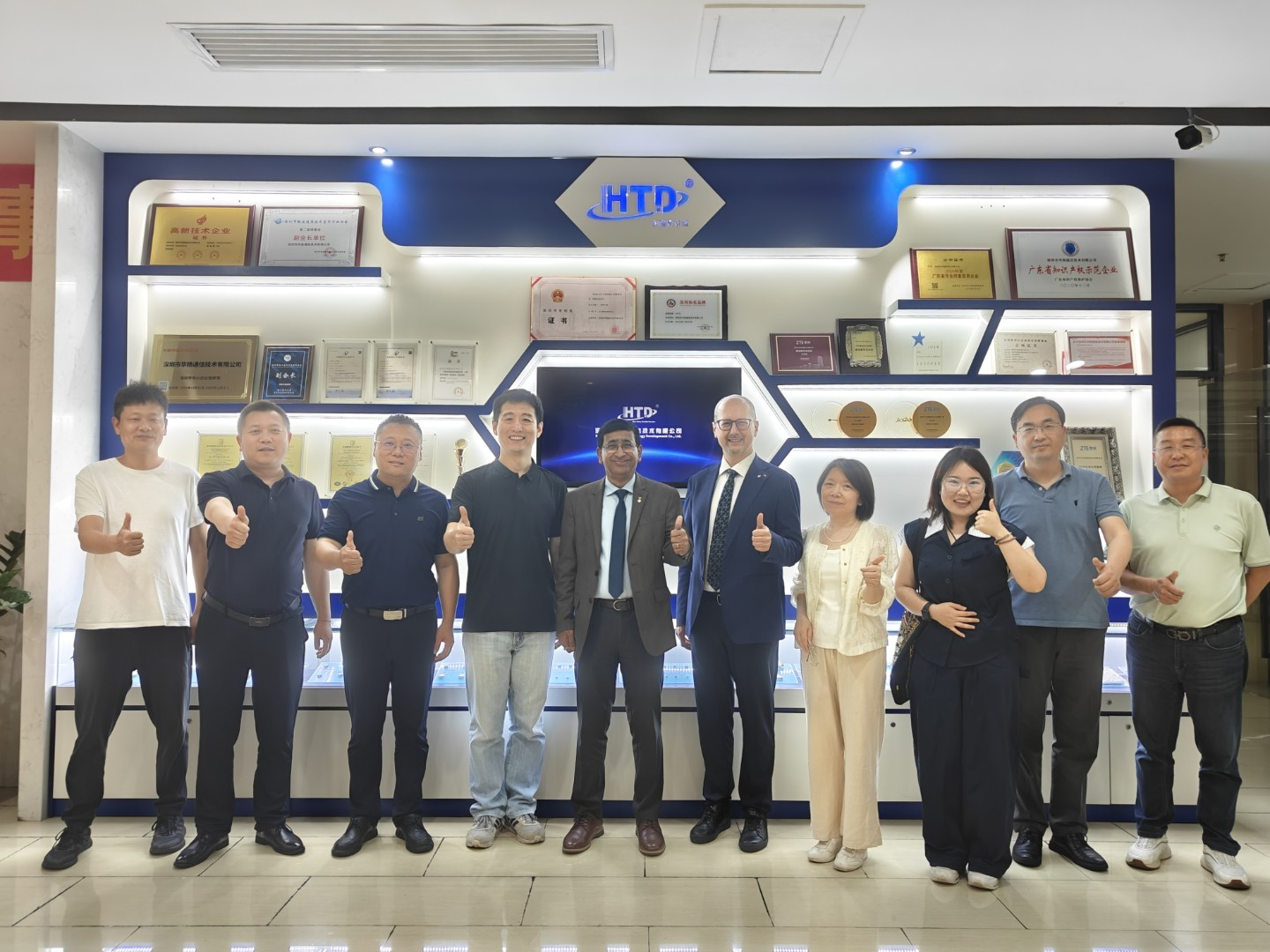 IEEE主席Maurizio Bozzi來(lái)訪華揚(yáng)通信參觀交流